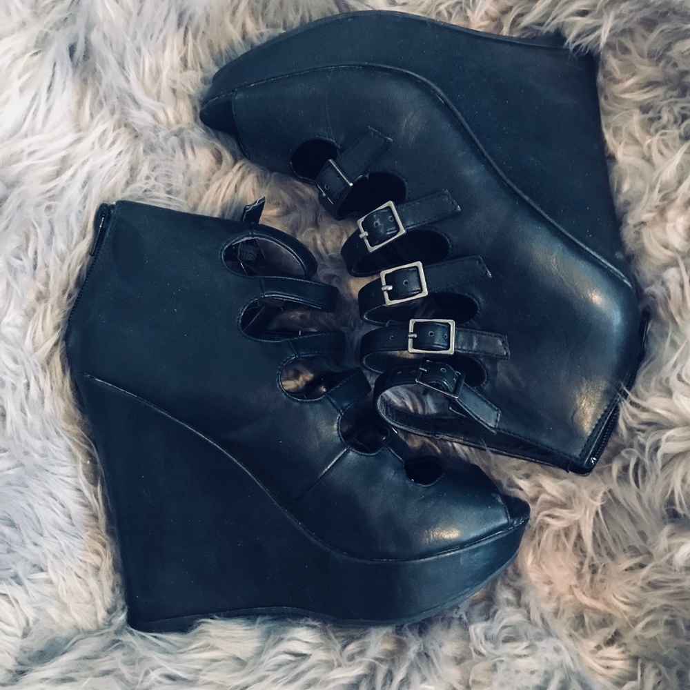 Wedges with Buckles